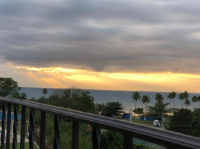 Stunning Sunset View, Walking distance to private beach